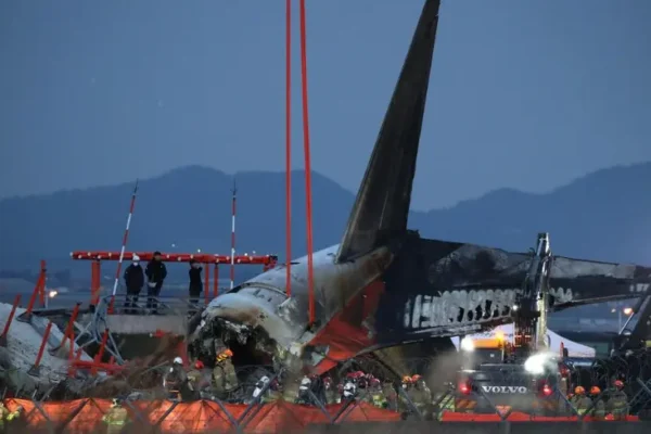 Spring AI in Java: Harnessing the Power of Artificial Intelligence Diagram showing Spring Boot, Data, Batch integrating with AI tools like TensorFlow and OpenAI, connected via arrows.